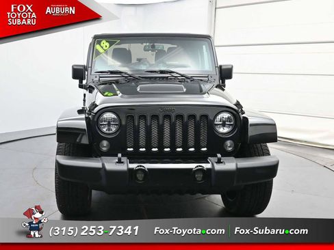 Used 2018 Jeep Wrangler Sahara w/ Dual Top Group AWD/4WD image 3