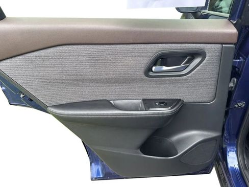 Used 2023 Nissan Rogue SV image 27