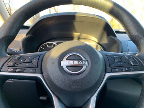 Used 2025 Nissan Altima 2.5 SV image 27