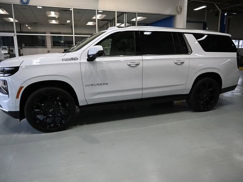 New 2026 Chevrolet Suburban High Country AWD/4WD image 7