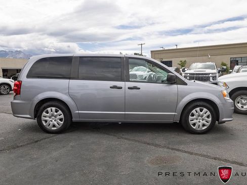 Used 2019 Dodge Grand Caravan SE FWD image 16