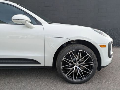 Used 2025 Porsche Macan image 11