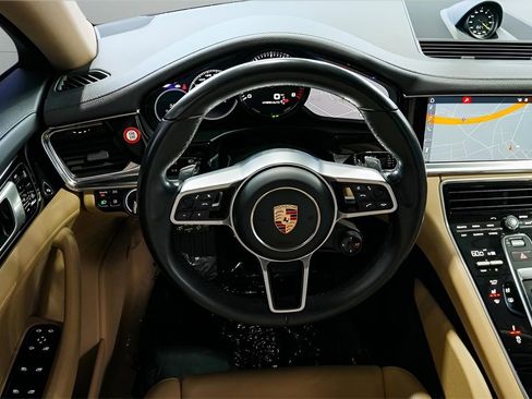 Used 2020 Porsche Panamera 4 image 34
