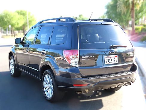 Used 2013 Subaru Forester 2.5X Premium w/ All-Weather Plus Pkg AWD/4WD image 4