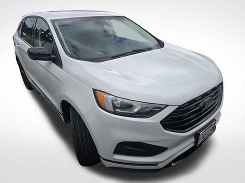 Used 2024 Ford Edge SE w/ Black Appearance Package image 7