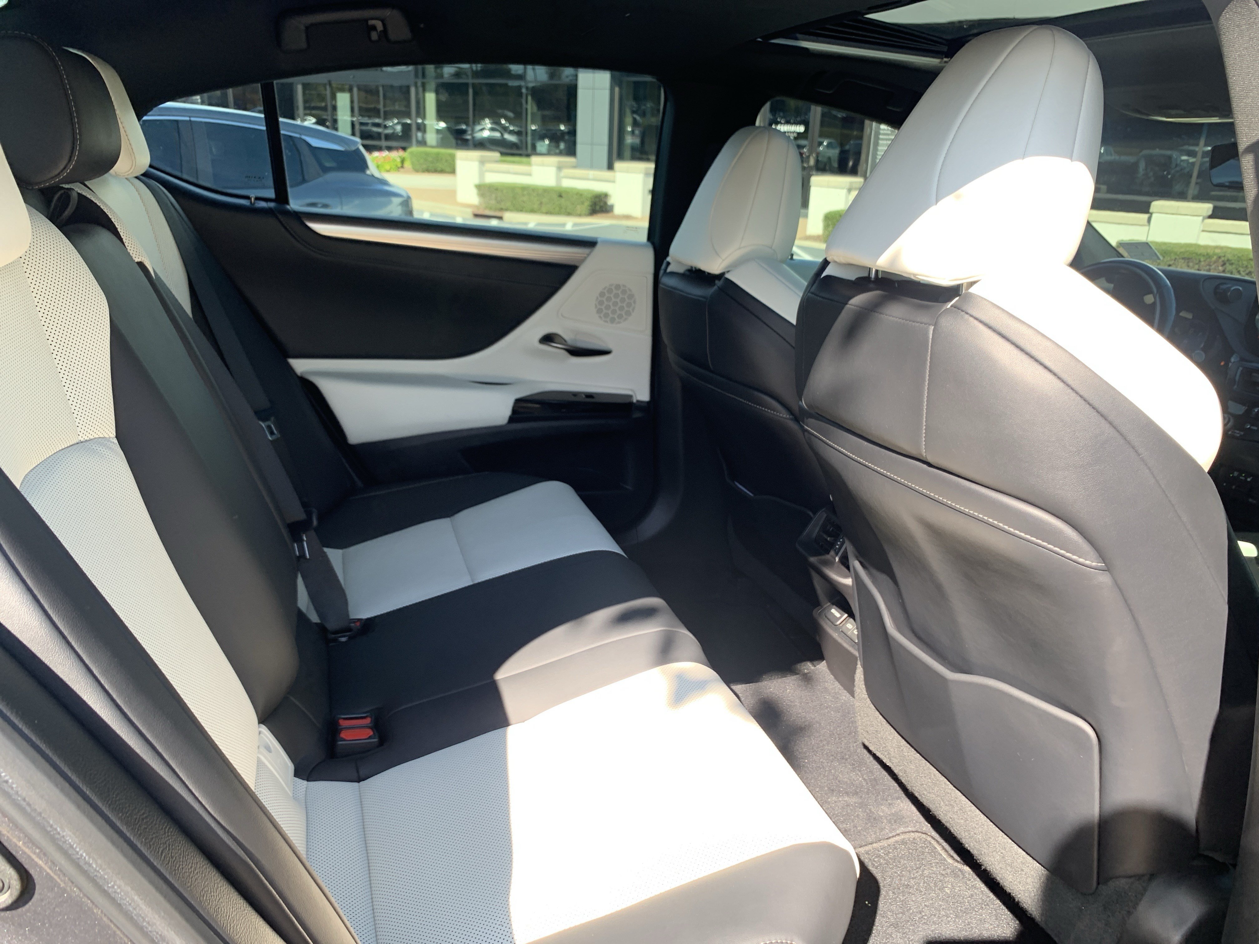 Used 2022 Lexus ES 300h F Sport w/ Accessory Package 2 FWD image 33