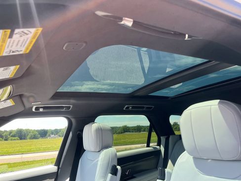 New 2026 Land Rover Range Rover Sport SE AWD/4WD image 18