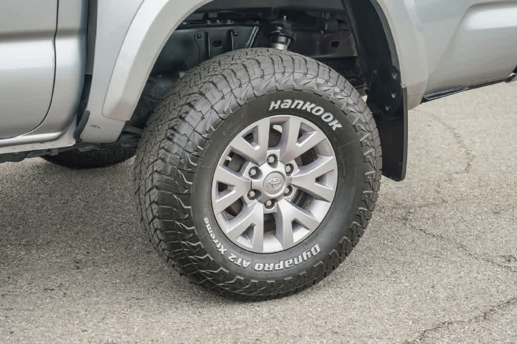 Used 2019 Toyota Tacoma SR5 AWD/4WD image 10