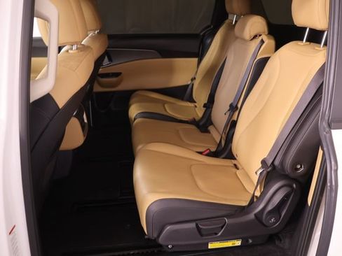 Used 2024 Kia Carnival LX FWD image 20
