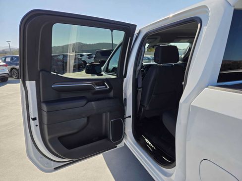 Used 2023 Chevrolet Silverado 1500 LT AWD/4WD image 15