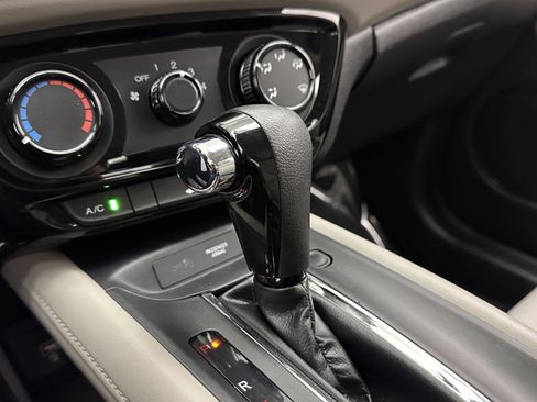 Used 2022 Honda HR-V LX image 13