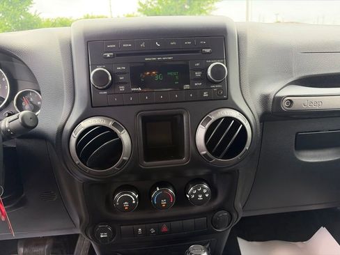 Used 2017 Jeep Wrangler Sport AWD/4WD image 6