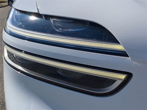 Used 2022 Genesis GV70 2.5T image 9