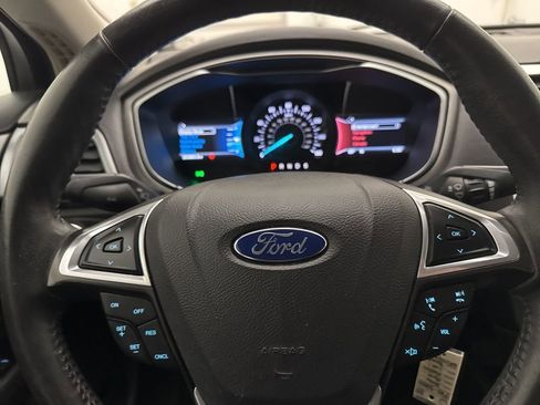 Used 2016 Ford Fusion SE image 12