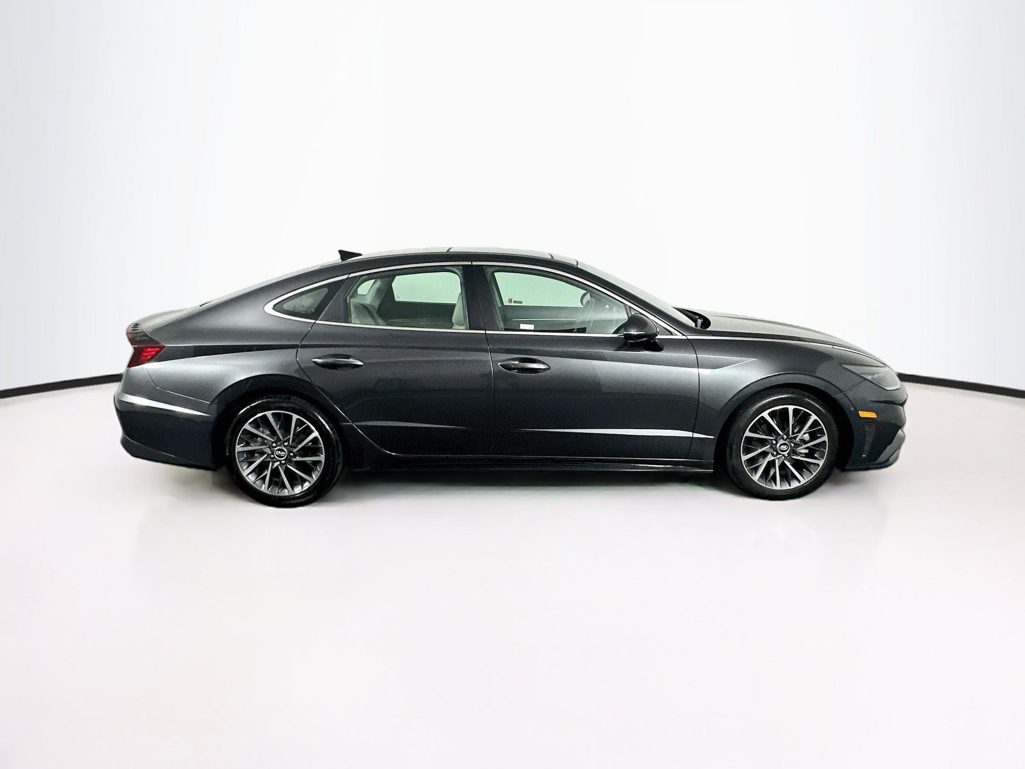 Used 2021 Hyundai Sonata Limited w/ Preferred Accessory Package FWD image 10