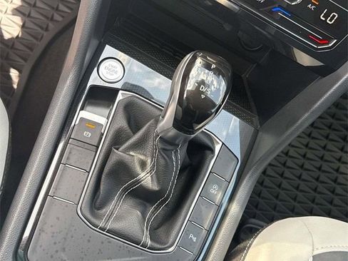 New 2025 Volkswagen Taos SE FWD image 31