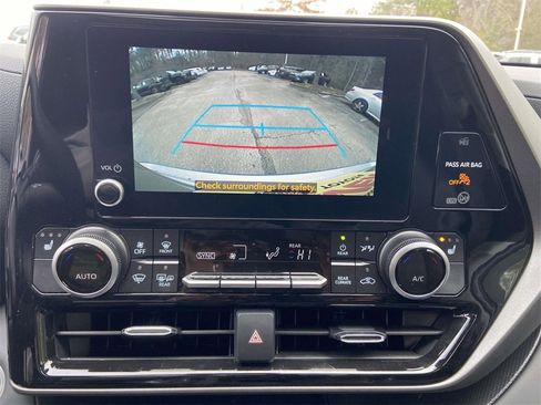 Used 2025 Toyota Highlander XLE image 20