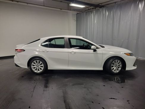 Used 2018 Toyota Camry LE FWD image 9