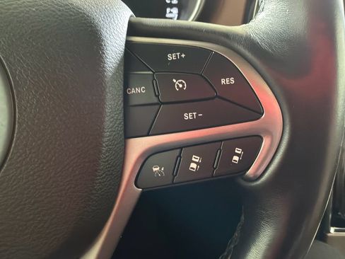 Used 2020 Jeep Grand Cherokee Overland AWD/4WD image 26