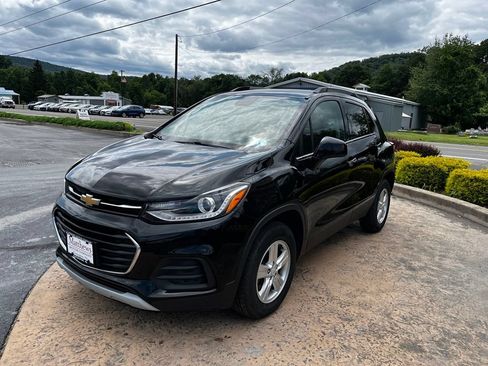Used 2019 Chevrolet Trax LT w/ LT Convenience Package AWD/4WD image 3