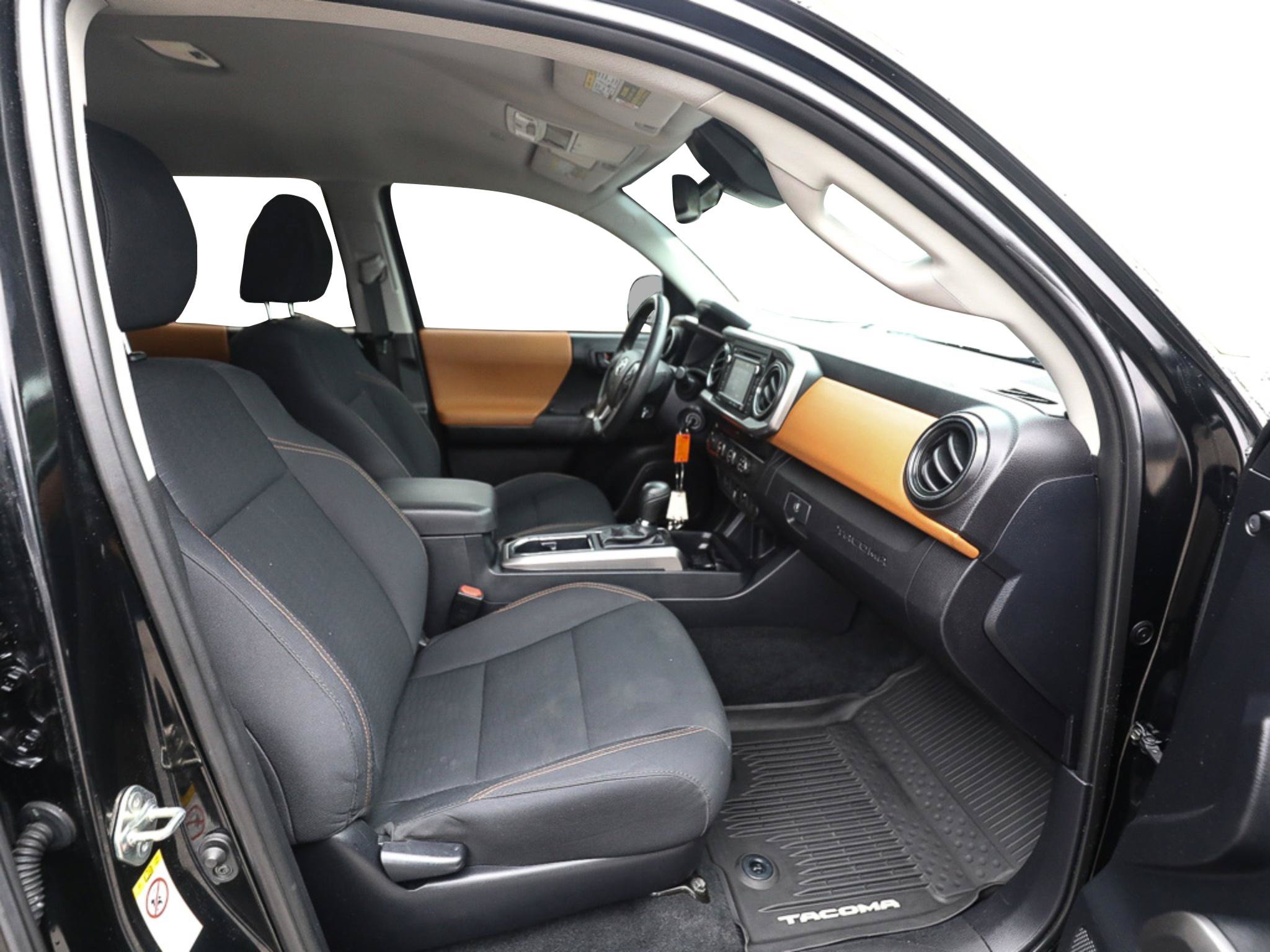 Used 2019 Toyota Tacoma SR5 AWD/4WD image 22