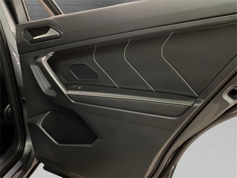 Used 2022 Volkswagen Tiguan SE image 71