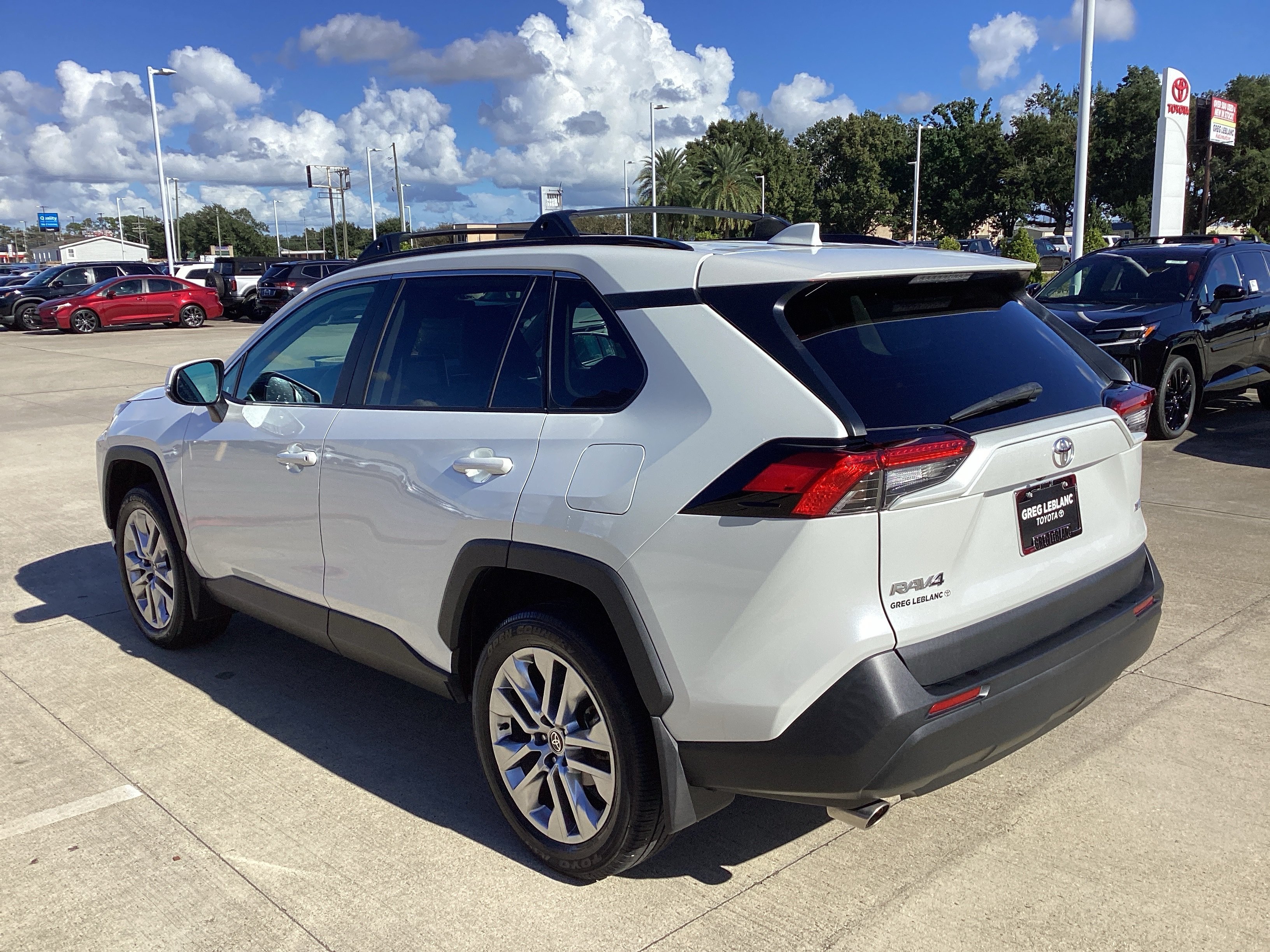 Used 2024 Toyota RAV4 XLE Premium FWD image 5