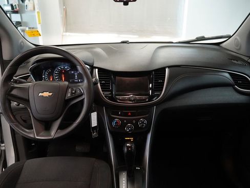Used 2020 Chevrolet Trax LS AWD/4WD image 11