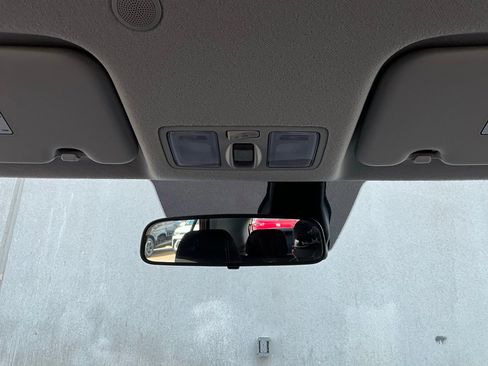 Used 2025 Hyundai Venue SEL image 15