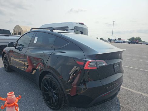 Used 2021 Tesla Model Y Long Range AWD/4WD image 3