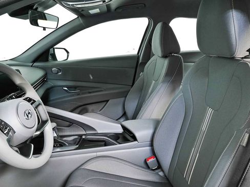 Used 2023 Hyundai Elantra SEL FWD image 5
