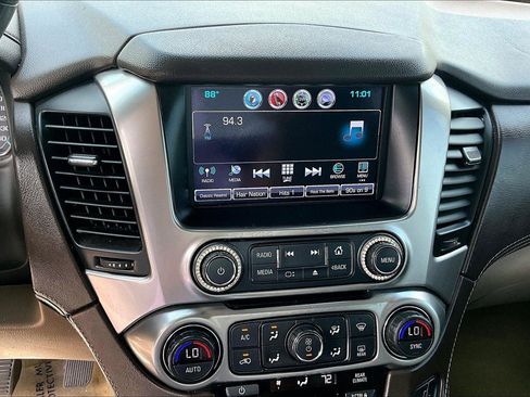 Used 2018 Chevrolet Suburban LT RWD image 15