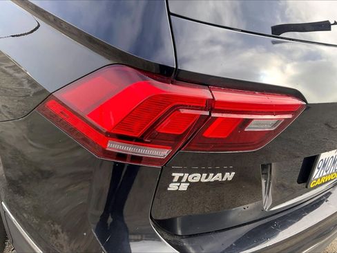 Used 2018 Volkswagen Tiguan SE w/ Panoramic Sunroof Package image 31