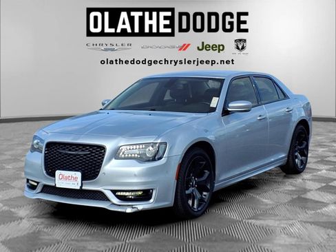 Used 2021 Chrysler 300 Touring L RWD image 31