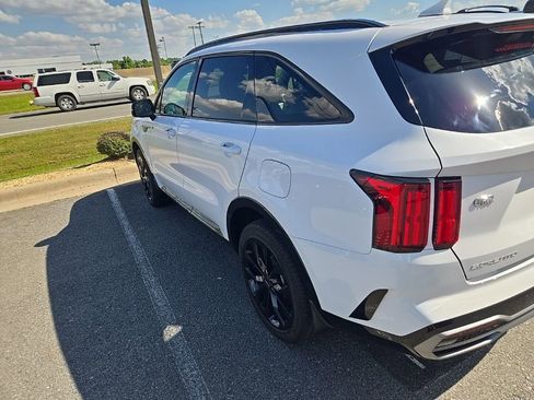 Used 2023 Kia Sorento SX image 2