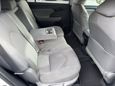 Certified 2023 Toyota Highlander L image 20