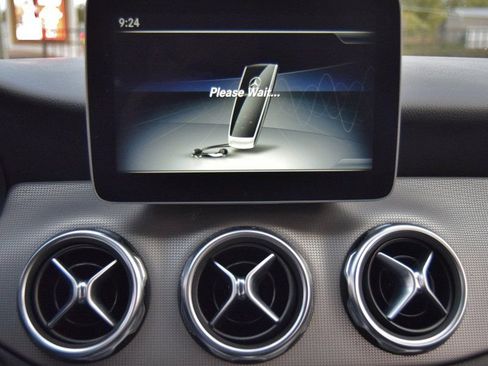 Used 2020 Mercedes-Benz GLA 250 4MATIC image 25