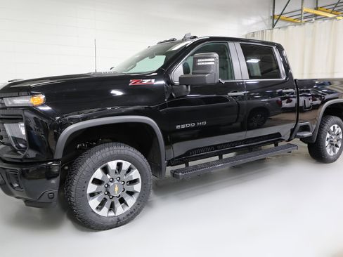 Certified 2024 Chevrolet Silverado 2500 Custom w/ Custom Value Package image 15