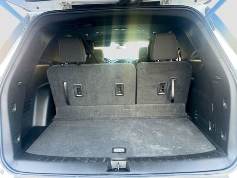 Used 2023 Chevrolet Traverse LT FWD image 26