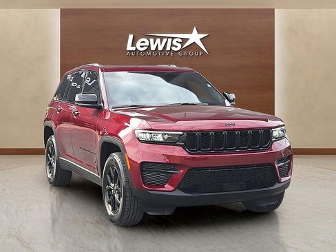 Used 2025 Jeep Grand Cherokee Altitude image 6