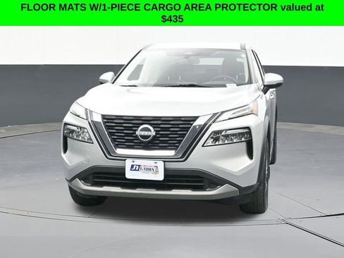 Used 2023 Nissan Rogue SV image 2