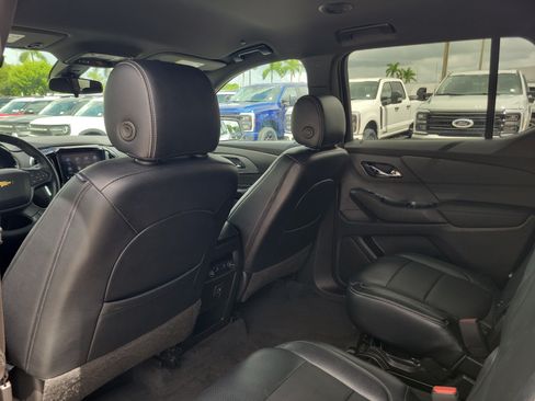 Used 2023 Chevrolet Traverse LT FWD image 16