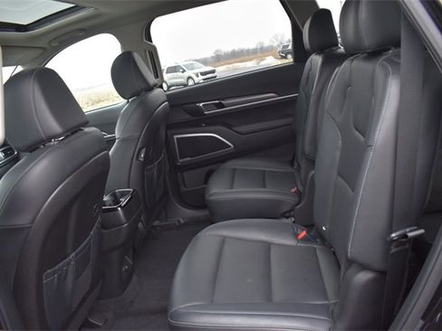 Used 2022 Kia Telluride S image 17