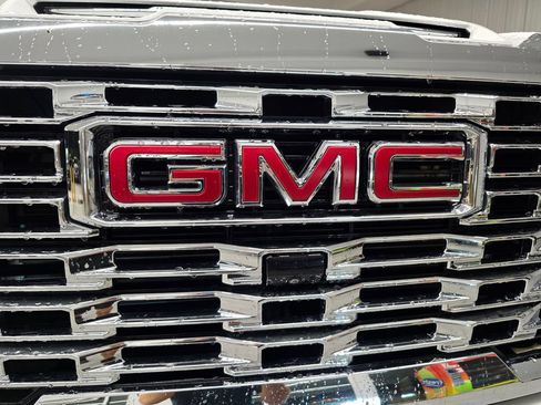 Used 2024 GMC Sierra 3500 Denali w/ Denali Reserve Package AWD/4WD image 11