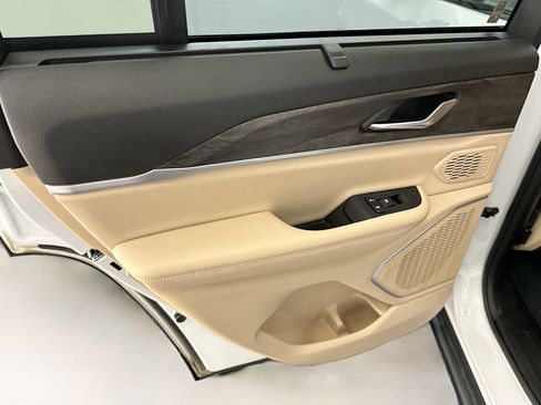 Used 2023 Jeep Grand Cherokee 4WD 4xe w/ Luxury Tech Group II image 28