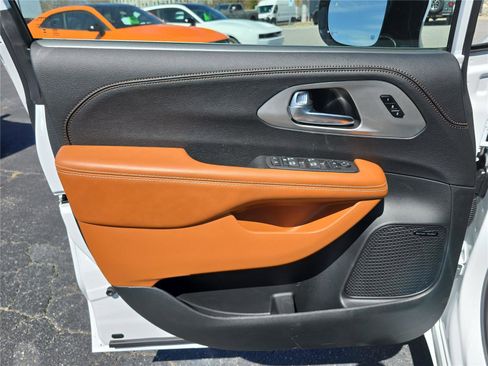 New 2026 Chrysler Pacifica Pinnacle image 19