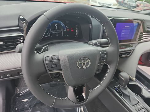Used 2026 Toyota Camry SE FWD image 15