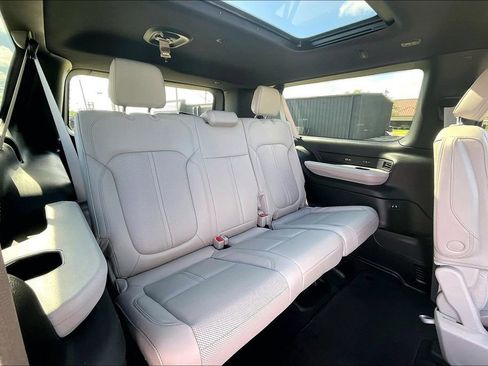 New 2026 Jeep Grand Wagoneer L Limited w/ Premium Group II AWD/4WD image 23