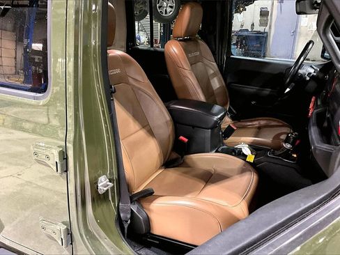 Used 2022 Jeep Wrangler Unlimited Rubicon w/ Cold Weather Group image 7