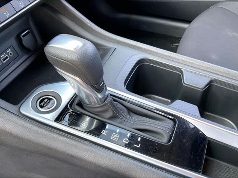 Used 2025 Nissan Sentra SV FWD image 15